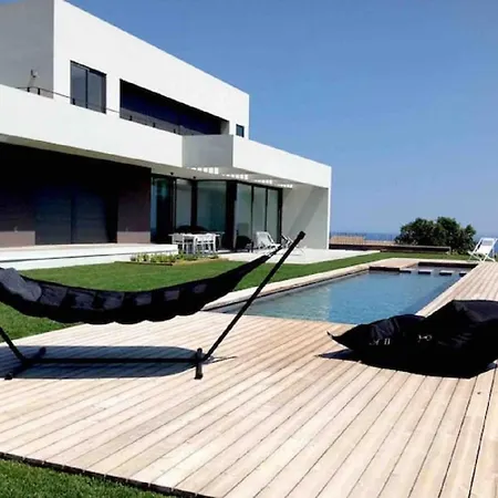 Espectacular Con Interior De Ensueno خيرونا